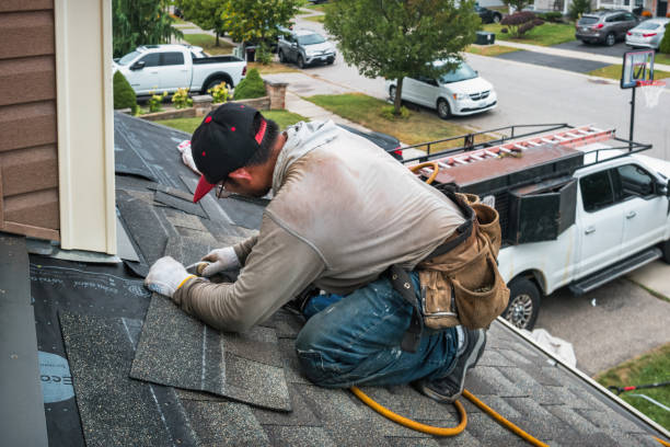 Professional Roofing technician working in Glasgow, OR